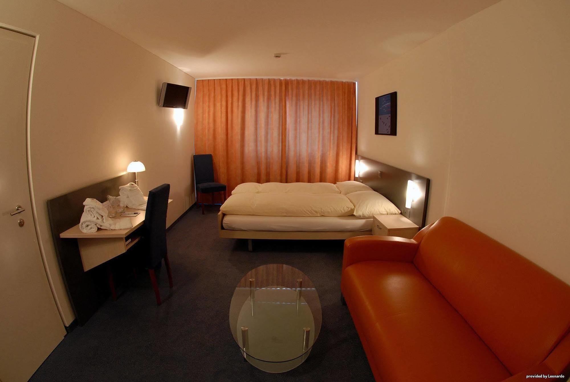 Airporthotel Гренхен Екстер'єр фото